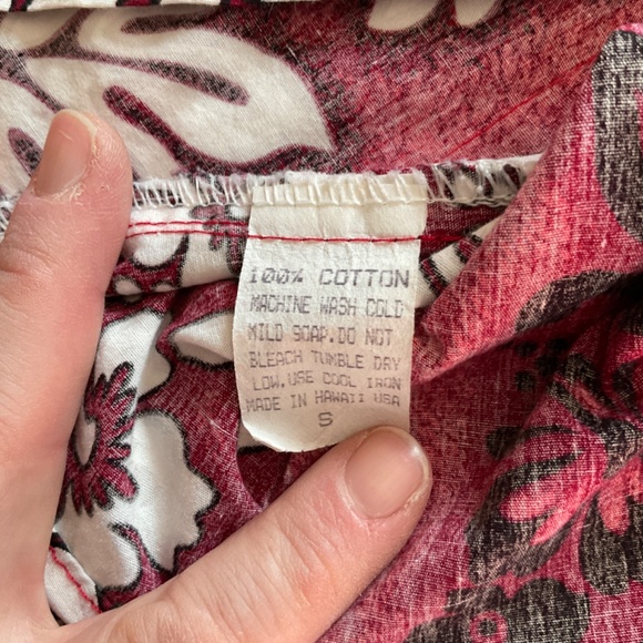 Short sleeved red Hawaiian shirt - Picture 5 of 10